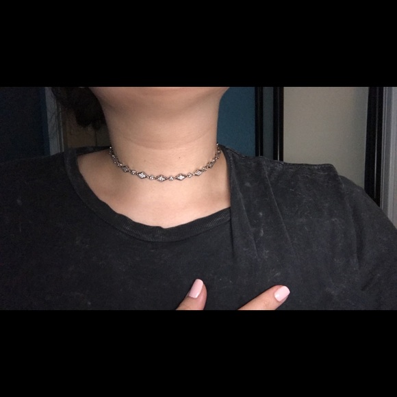 Silver Diamond Shaped Choker Ariana 